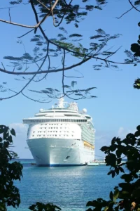 Travel-Adventure-Last-Minute-Cruise-Royal Carribena-Norwegian-MCl-Carnival-Compare Prices