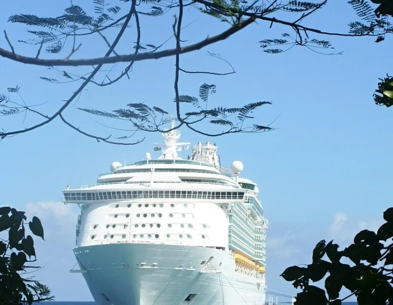 Travel-Adventure-Last-Minute-Cruise-Royal Carribena-Norwegian-MCl-Carnival-Compare Prices